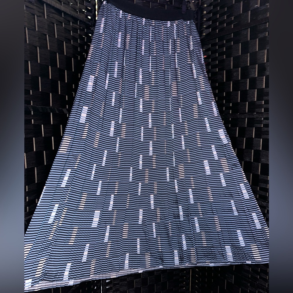 GRAPHIC PRINT PLEATED MAXI SKIRT IN AZZURRO BLUE